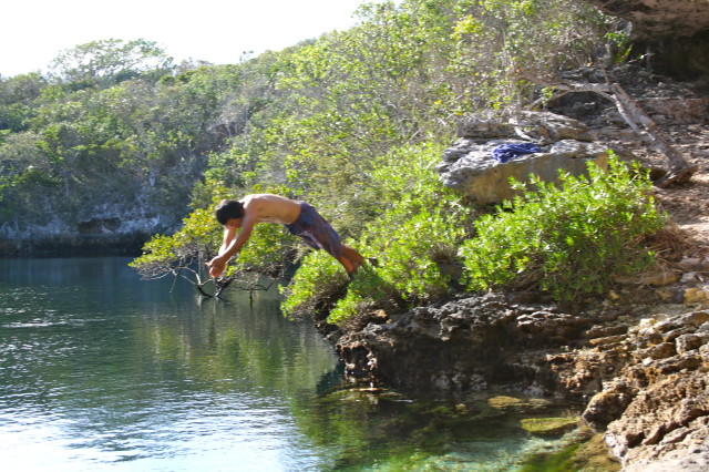 tig diving into blue hole
