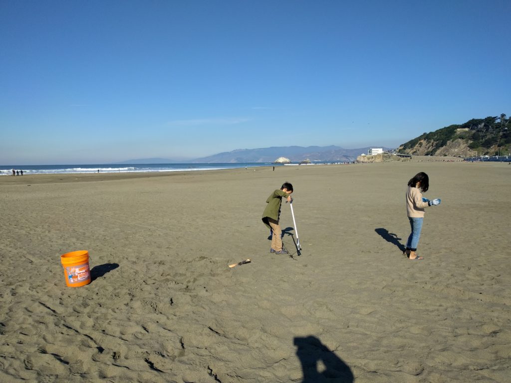 volunteer clean up at ocean beach